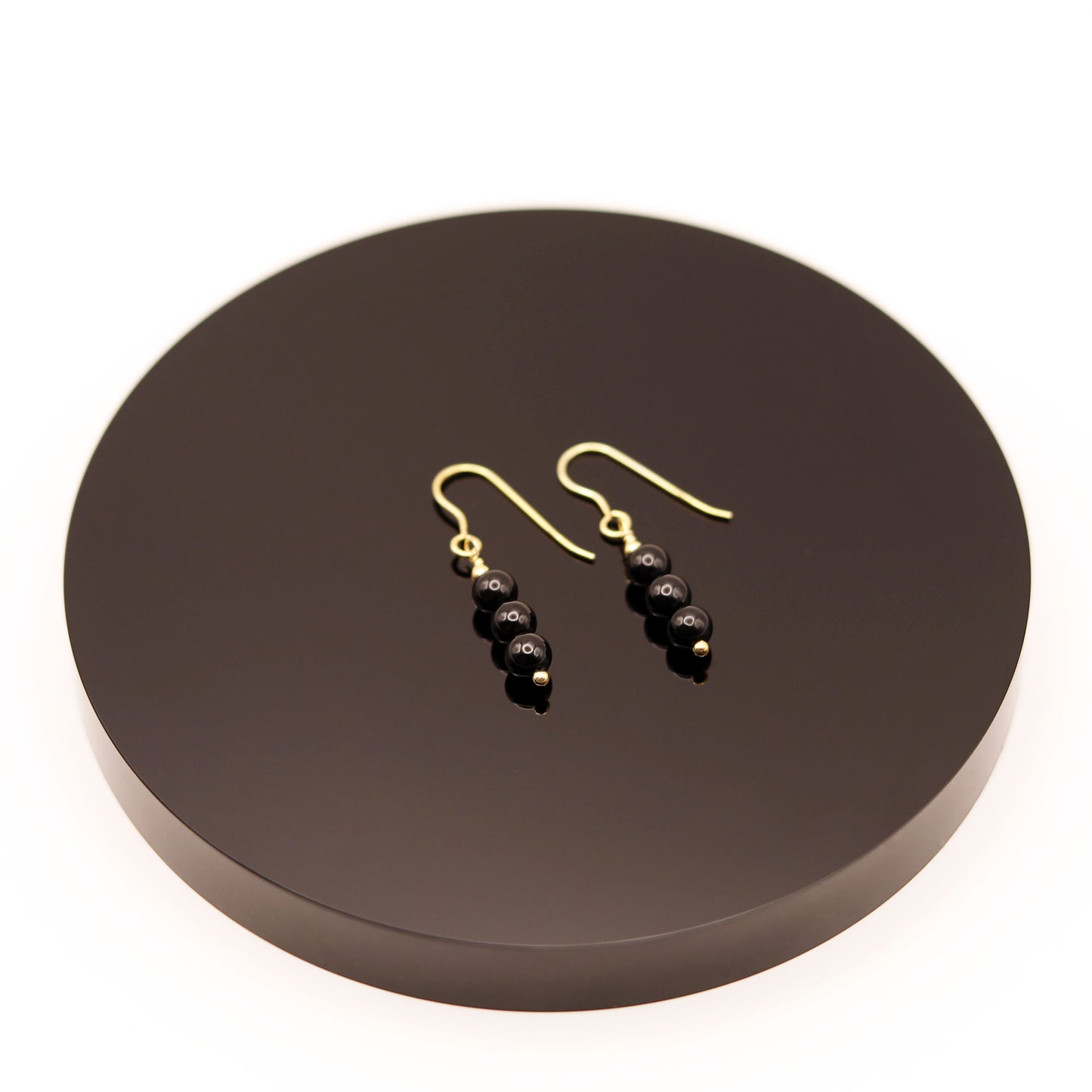 
                  
                    Pendientes Cortos Turmalina Negra
                  
                